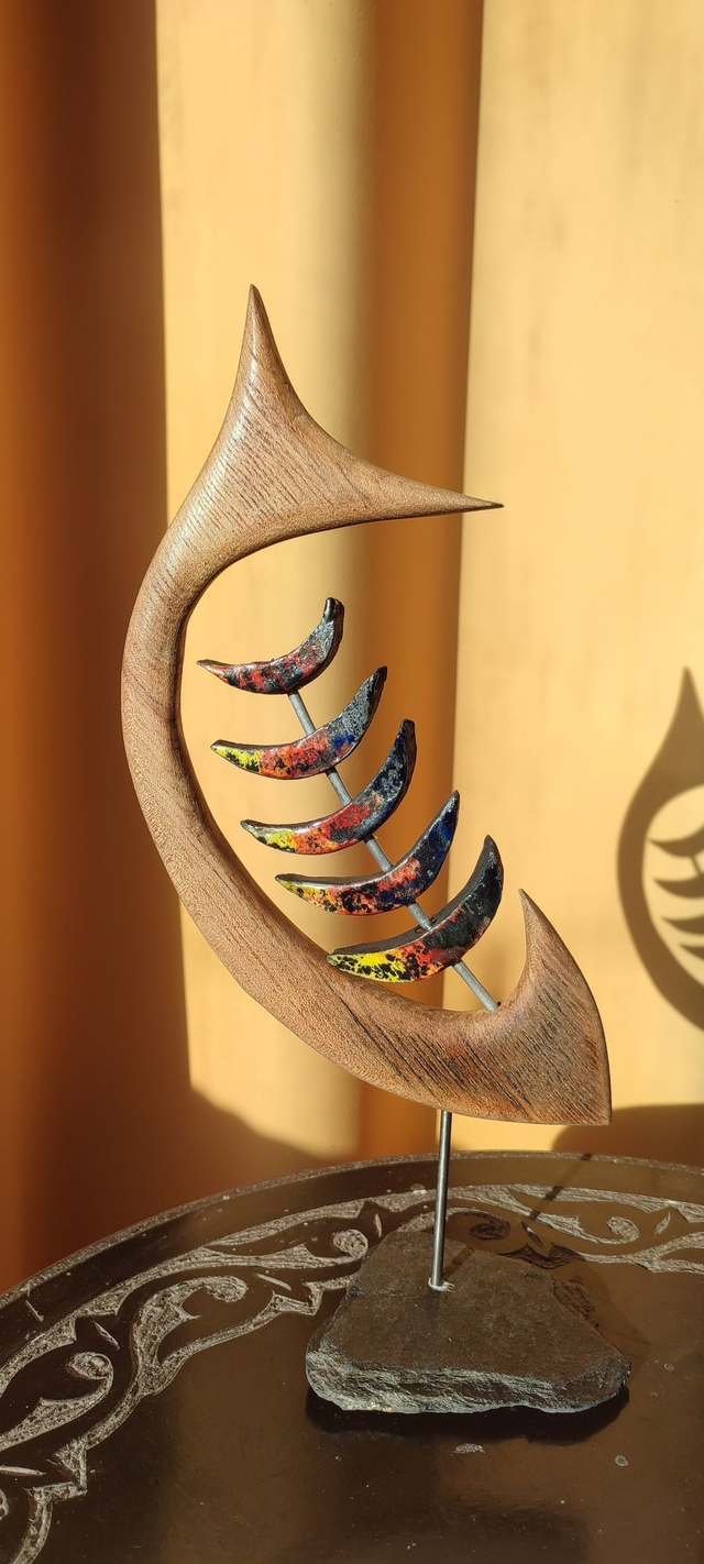 Requin arêtes bois et céramique