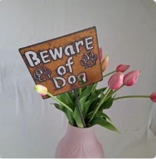 plantensteker beware of dog