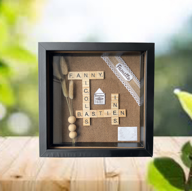Cadre famille “lettres Scrabble” personnalisable 