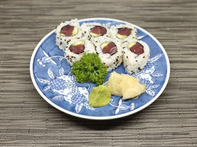 Uramaki Avocado Tonno 