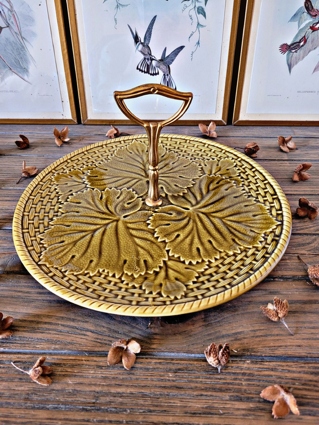 X Plateau à fromage vintage barbotine Gien, décor feuilles de vigne