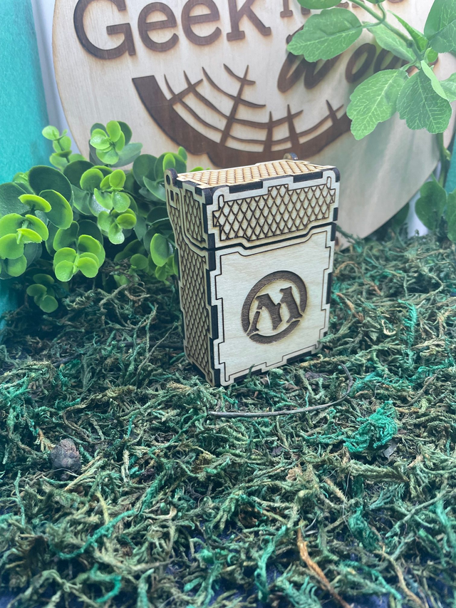 Boîte pour jeu de carte, thème magic.