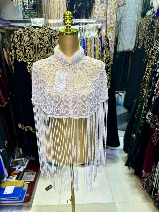 Haut blanc perlé taille unique 