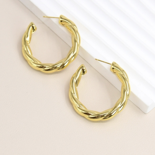Boucles d’oreilles créoles torsadées dorées