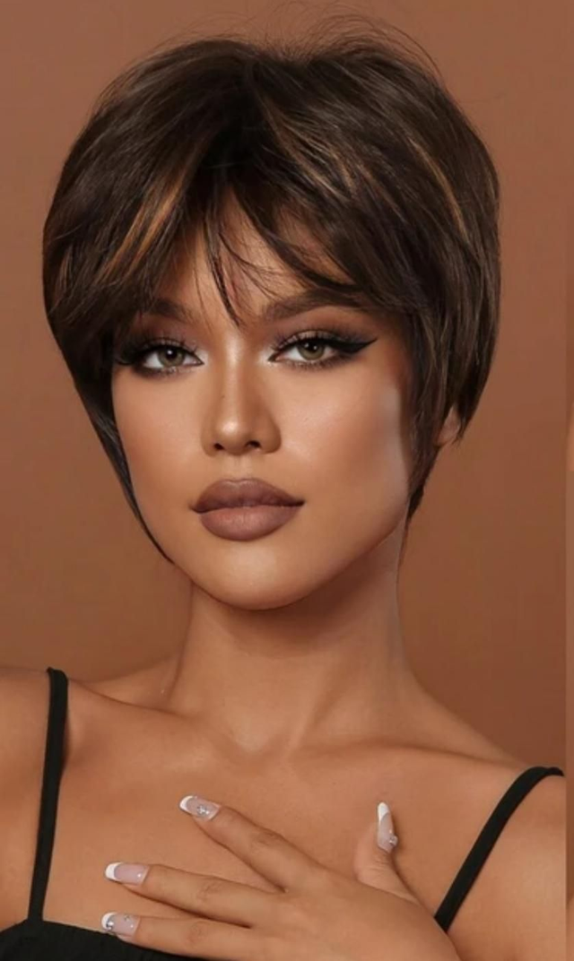 Perruque courte mèches