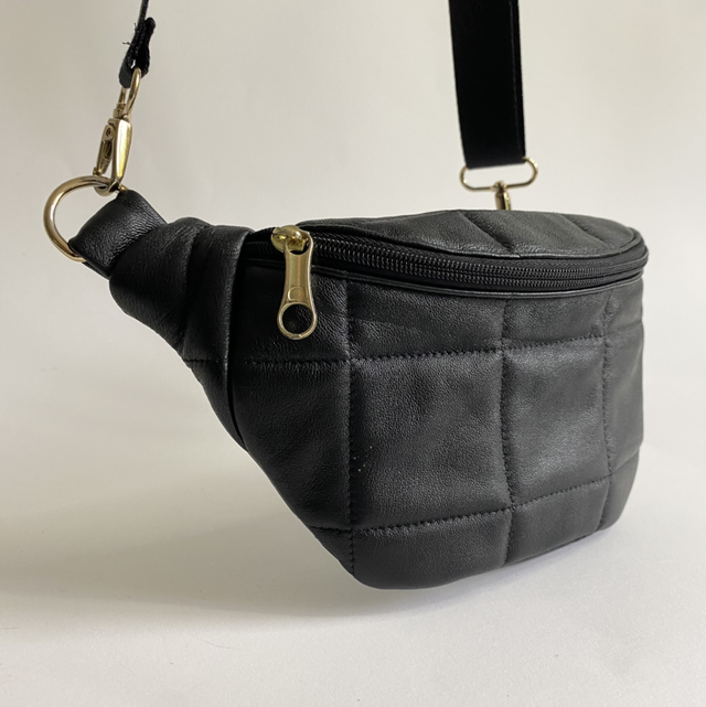 Sac banane en cuir matelassé noir