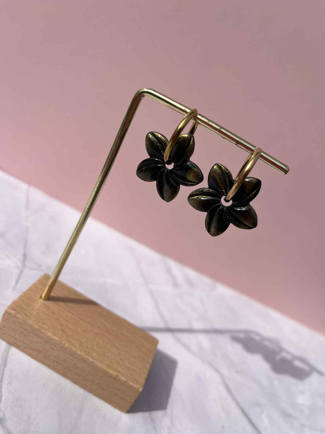 Pampilles fleurs de tiaré noire et doré