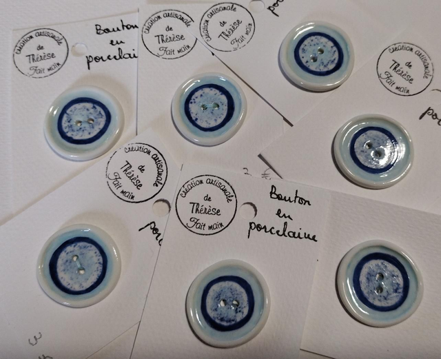 Bouton bleu et blanc 