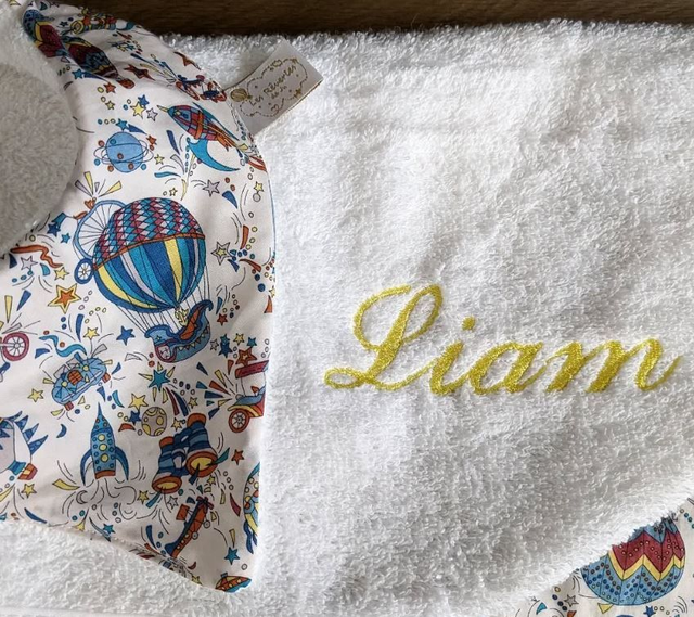 0PTION BRODERIE du prénom sur Cape de bain