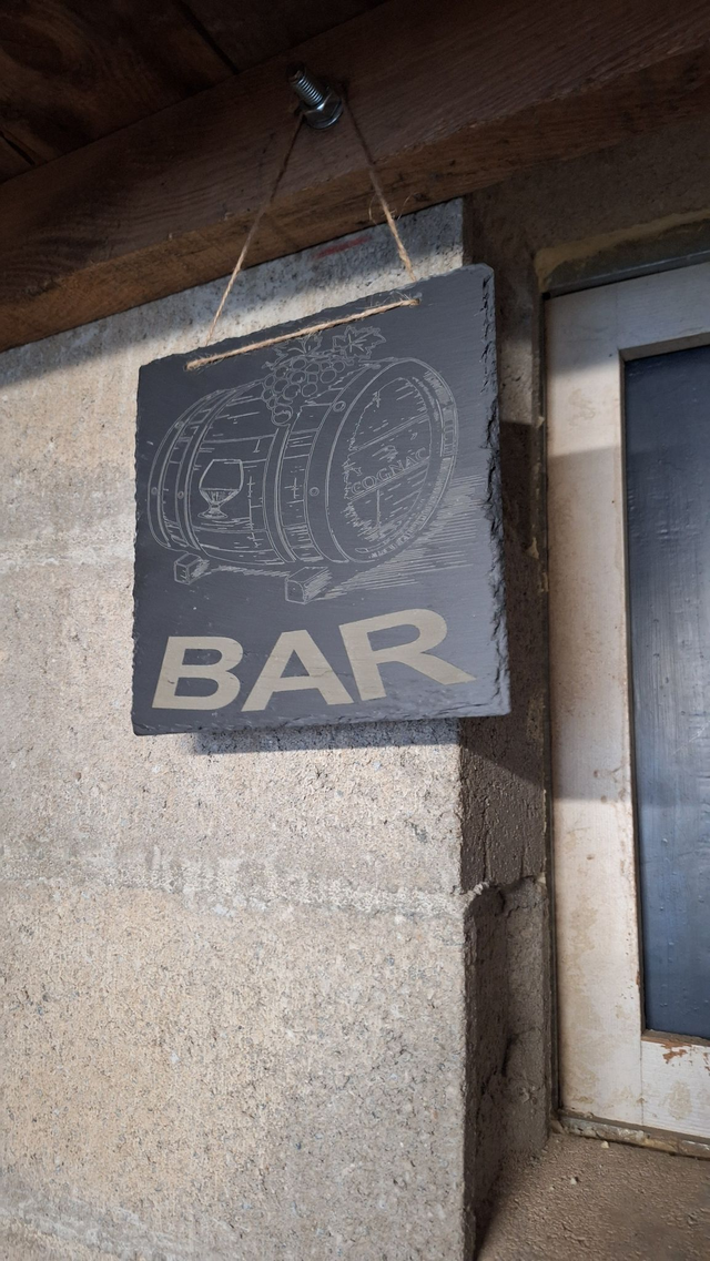 Panneau Bar Ardoise Gravée | Décoration Murale Bistrot & Cave à Vin | Enseigne Personnalisable Style Rustique