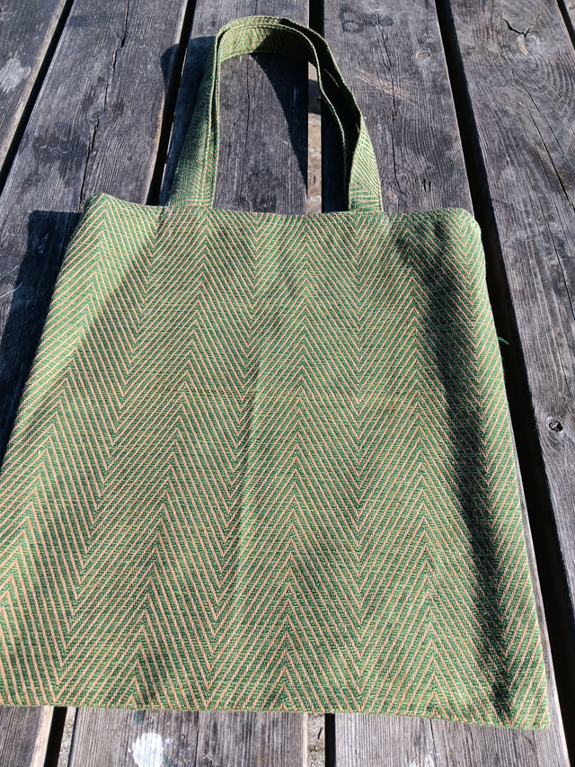 Sac shopping vert/ Sac cabas qu&#039;on peut porter à l&#039;épaule.  