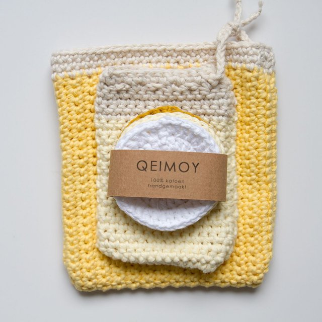 Beauty-set met gehaakt washandje, zeepzakje en drie gezichtsscrubbies