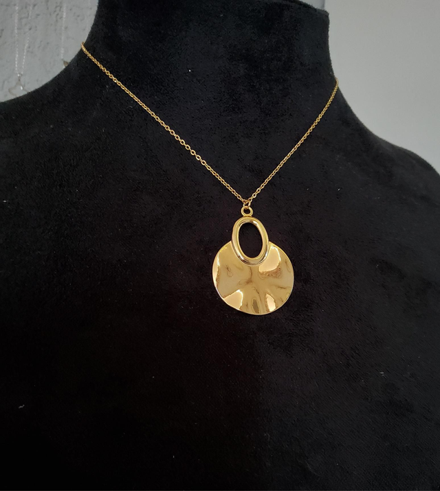 Collier en acier inoxydable doré avec pendentif pétale gondolé 