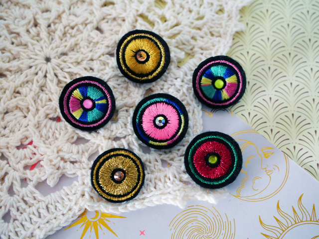 Pupille (Pins brodé machine)