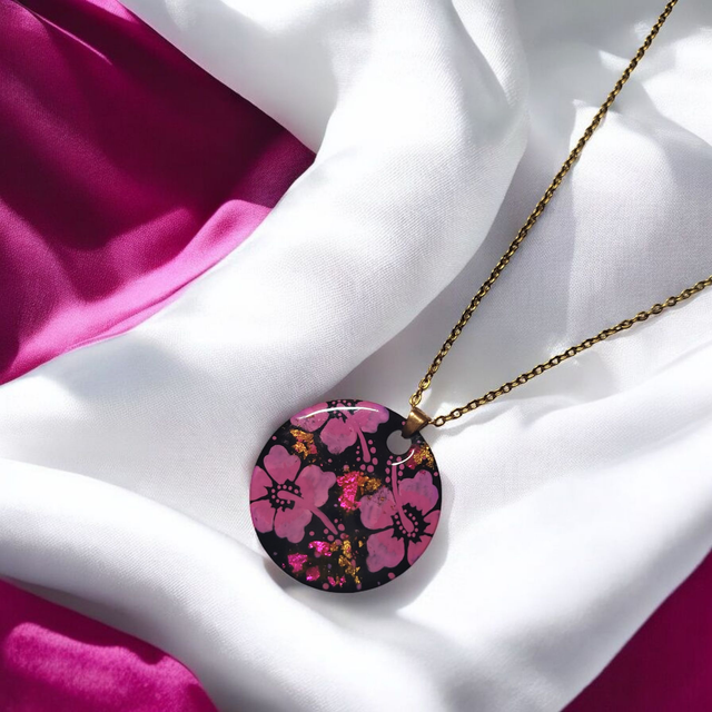 Collier dessiné Flora acier inoxydable rose fuchsia