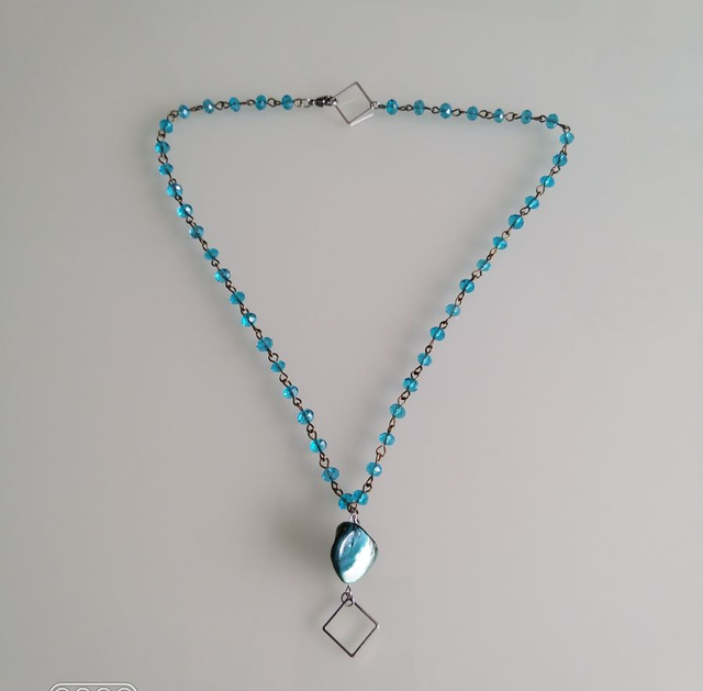 Türkiz színű gyöngy nyaklánc