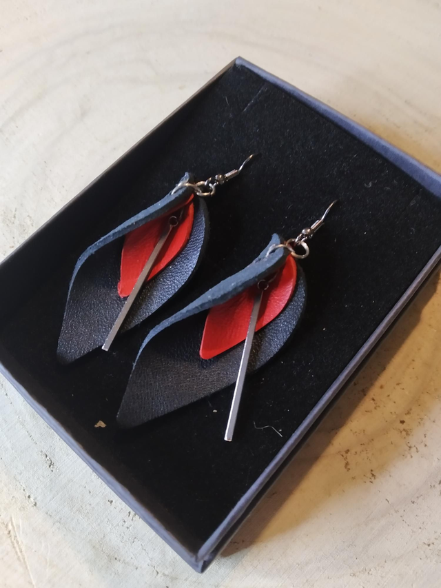 &quot;Les élégantes&quot; Noire et Rouge 