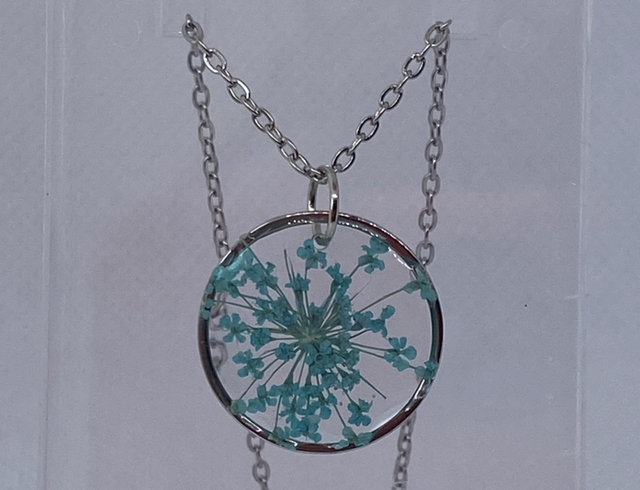Silver necklace with real flowers 