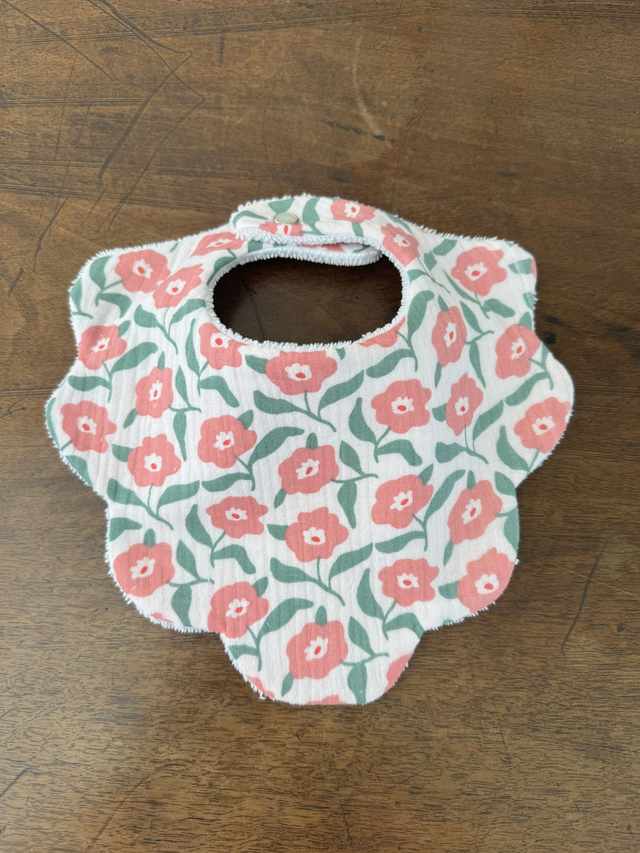 Bavoir fleur bébé fille (0-12 mois)