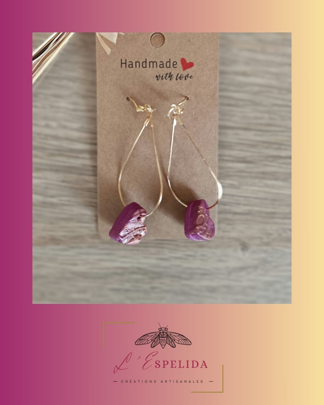 Coeur en argile rose et or avec boucle larme
