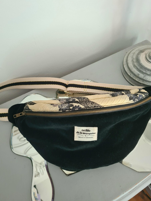 Banane "haute couture" en tissus upcylclés