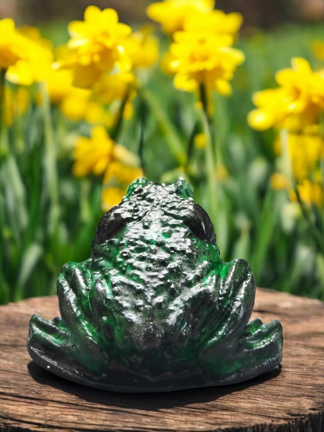 Sammakko suitsuketeline / Frog incense holder