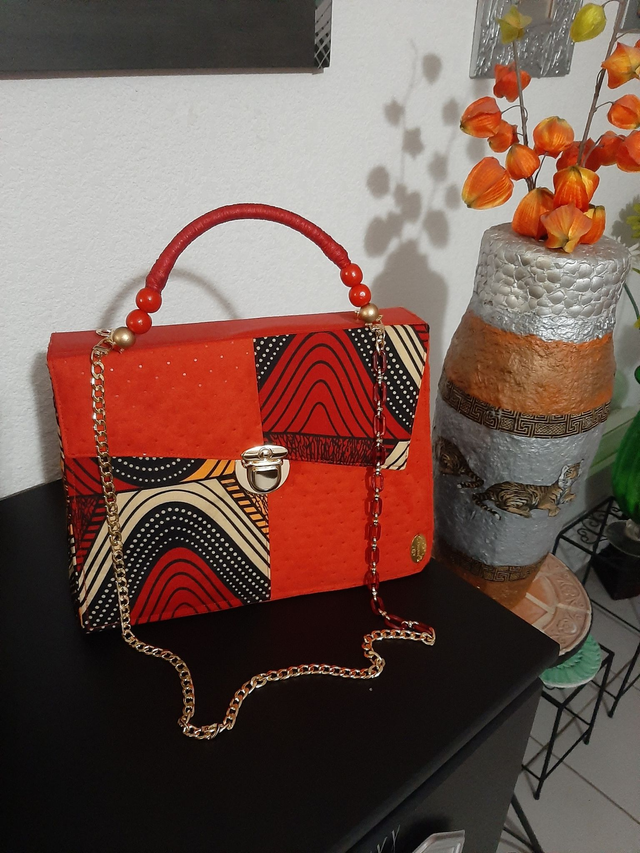 sac rouge en velours et  tissu veritable wax
