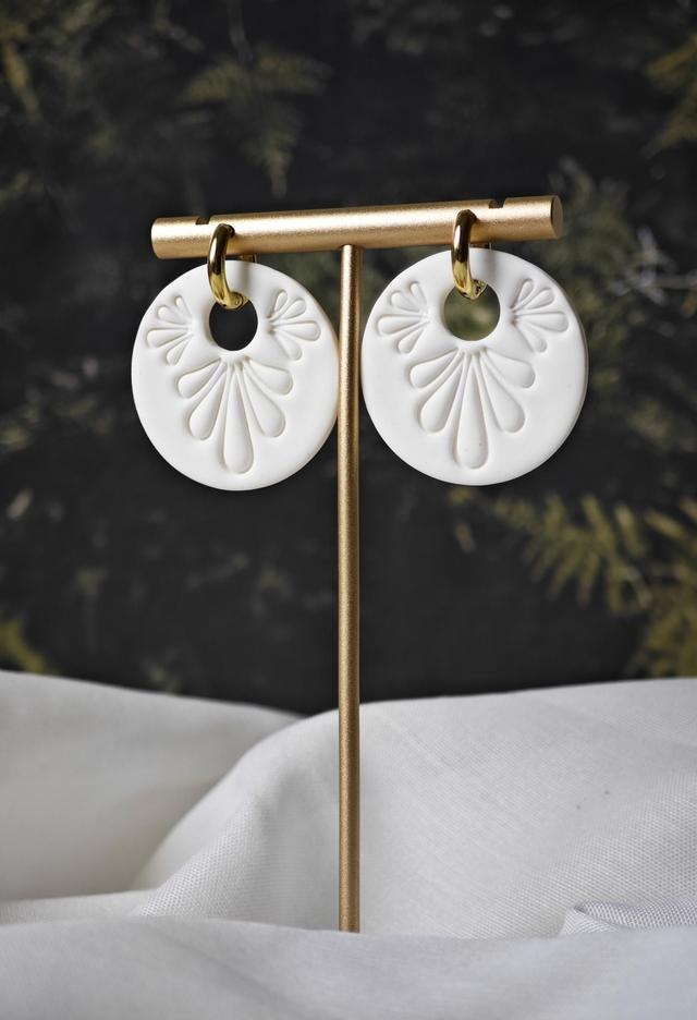 LJFW Kolekcija - Veliki okrogli uhani s potiskom na rinki