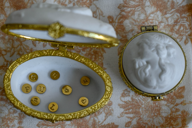 Grigri gravé initiale DORÉ 