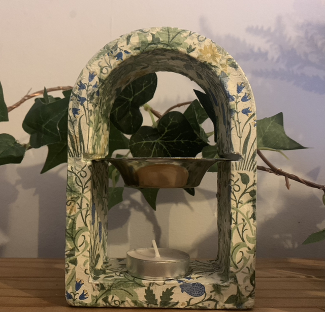 William Morris handmade wax and oil burner (pale green)