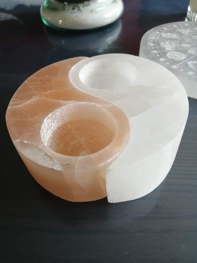 Bougeoir yin yang en sélénite