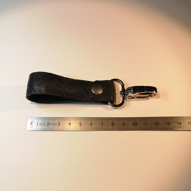 Porte-clé en pneu Continental 4 saisons, noir reliefs