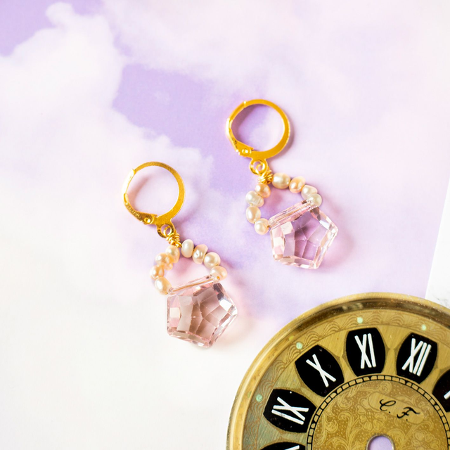 Boucles d&#039;oreilles perles en cristal rose et perles d&#039;eau douce