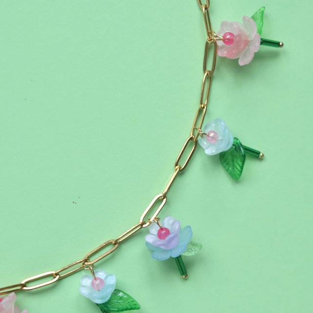 Collier Tulipes Dodues Bleues et Roses