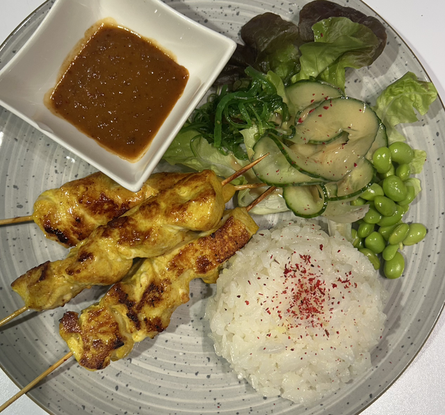 Satay mit Beilage