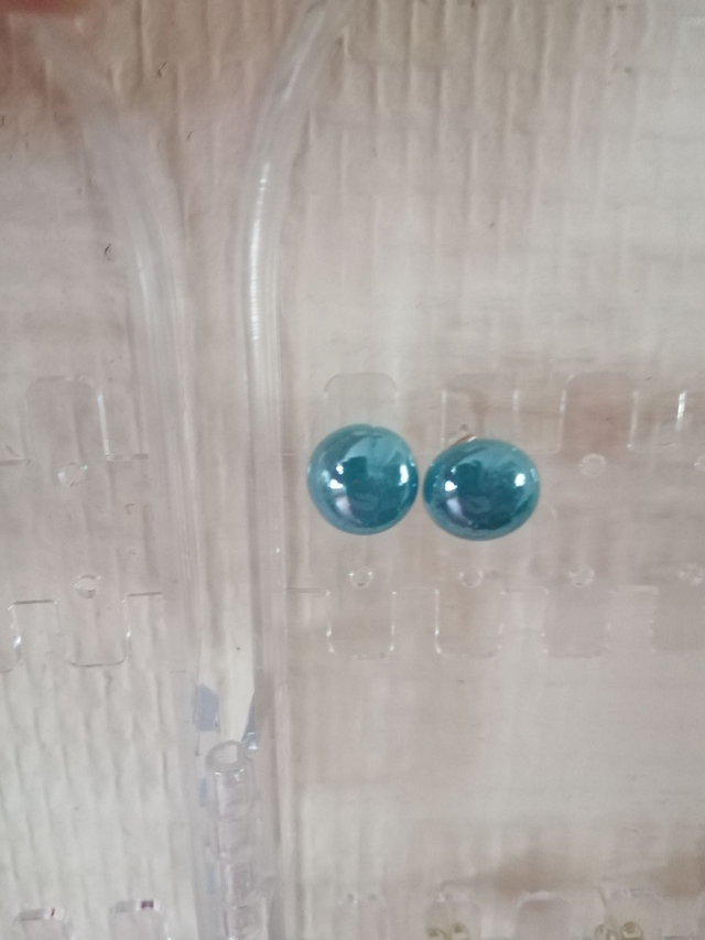Puces d'oreilles 1 cm en céramique bleue et argent - Fait main