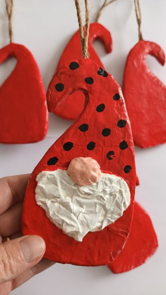 SUSPENSION PERE NOEL, en papier mâché, fait main, décoration unique de Noël