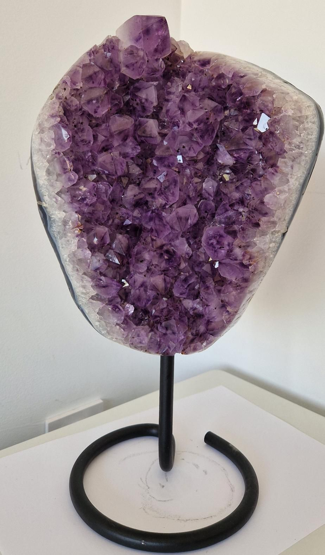 Améthyste Géode sur pied métal 