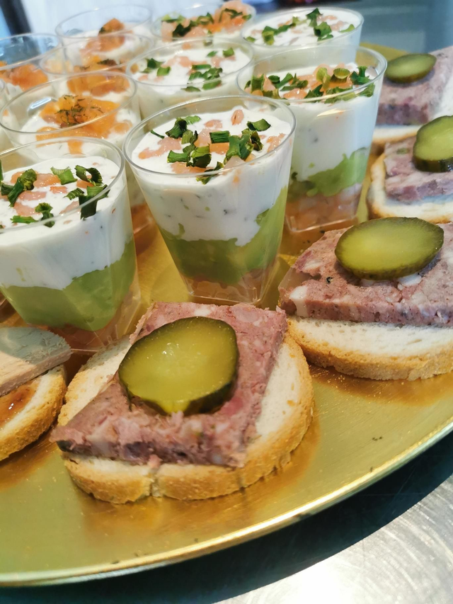 Toast à la terrine de canard au poivre vert