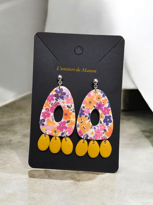 Boucles d&#039;oreilles fleuries 
