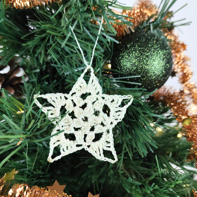 Etoile au crochet dorée