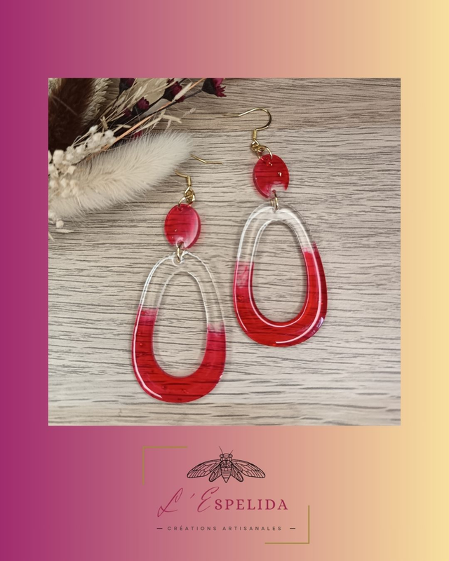 Gouttes rouges et transparentes