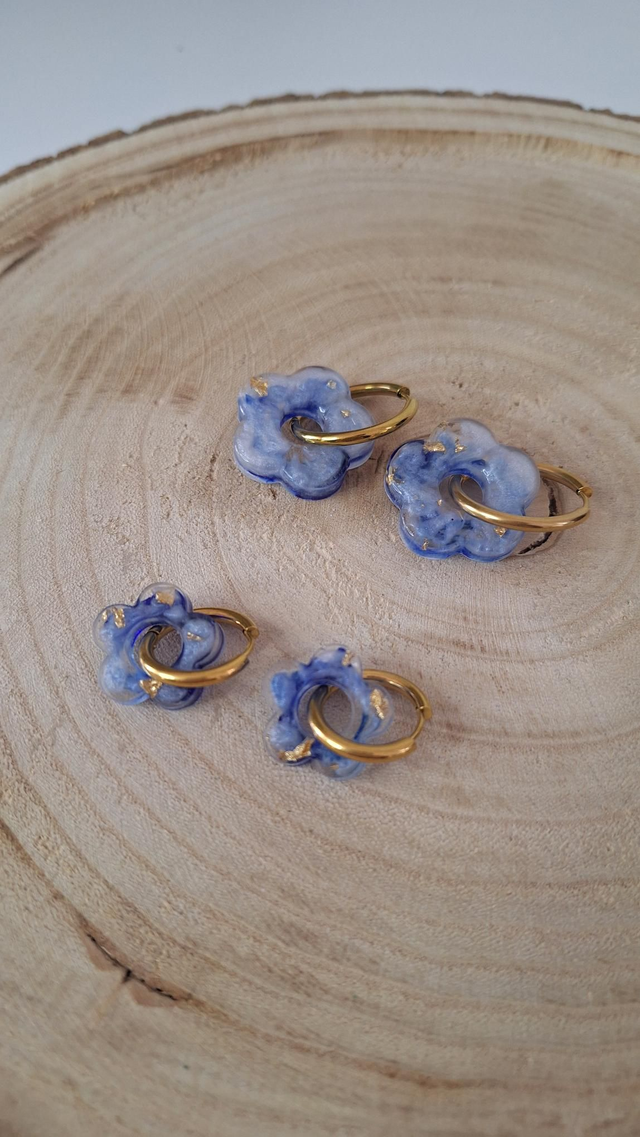 Duo Mère Fille boucles d'oreilles fleurs bleues/nuage blanc et feuilles d'or 