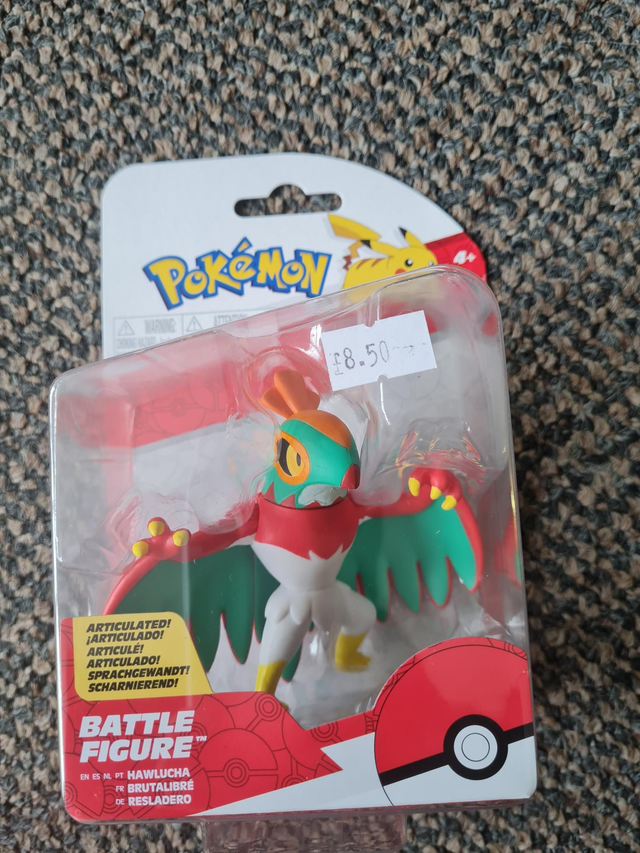 POKEMON FIGURE HAWLUCHA