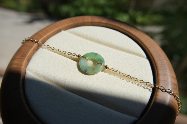 Bracelet cercle de jade vert 