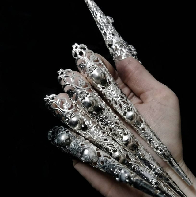 Necromancer nail claws