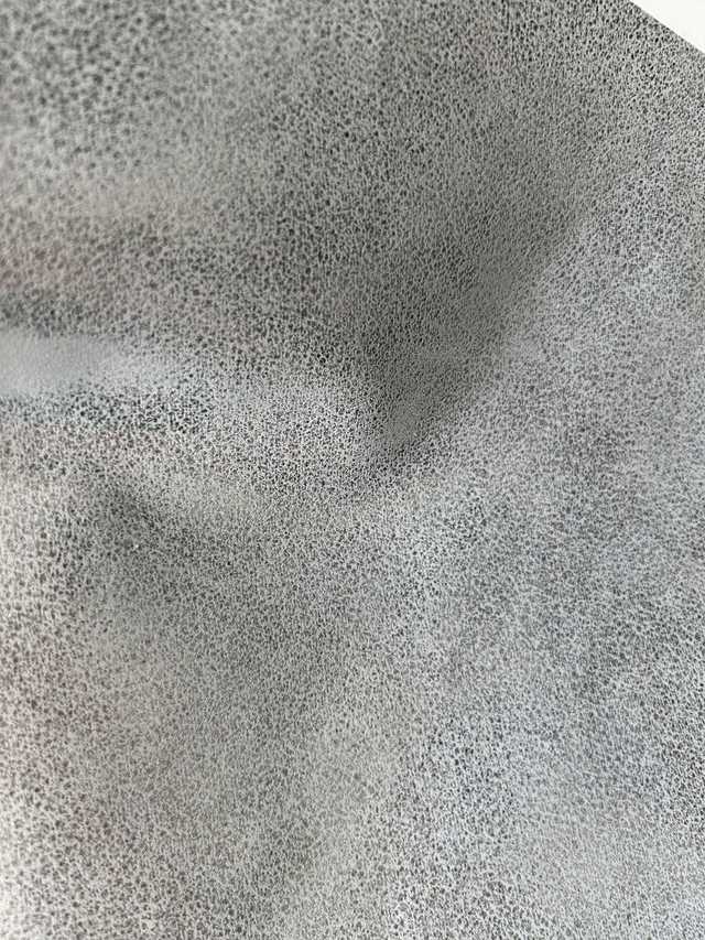 Chute de cuir argenté moucheté- 19x23cm ArgT1