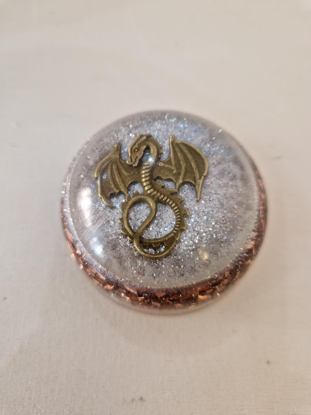 Orgonite, demi-sphère / 084