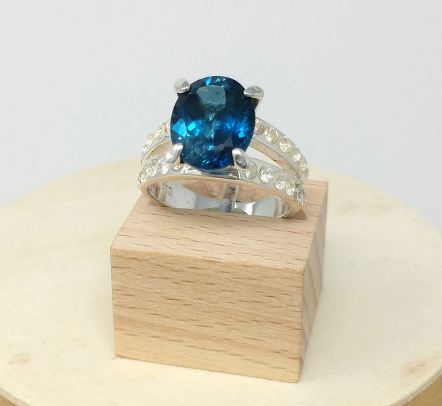 Bague pour femme cabochon topaze london-blue facetté taille 58 - 21391Z