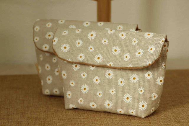 Flap pouch - Accessory bag - Storage bag - Daisy flower